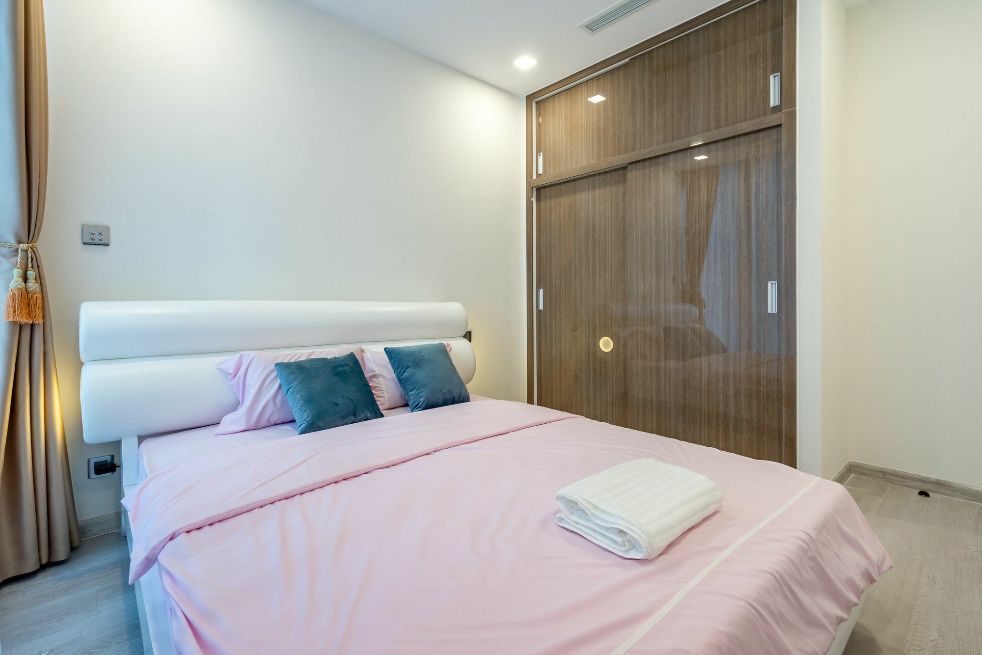 Urban House Premium Apartment Хошимин Екстериор снимка